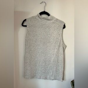 ❗️💲CLOSEOUT SALE: $5 💲❗️- Croft & Barrow Light Gray Business Casual Tank